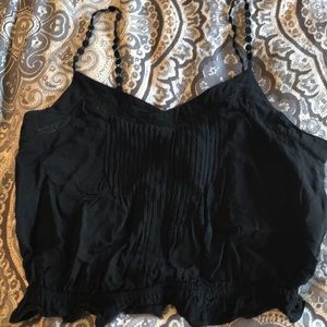 💜Adorable detailed crop top💜